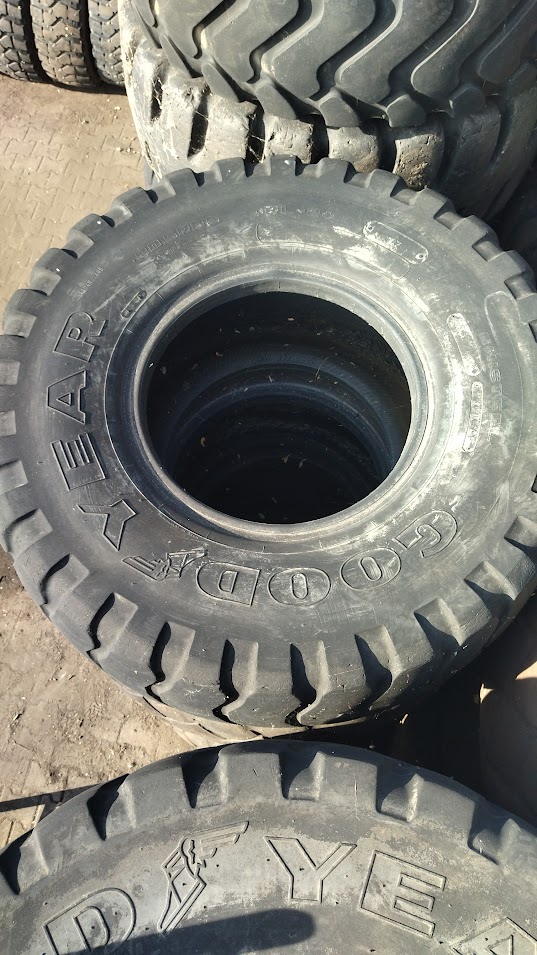 20,5 R25 Goodyear RL-2+ 186 A2 Használt