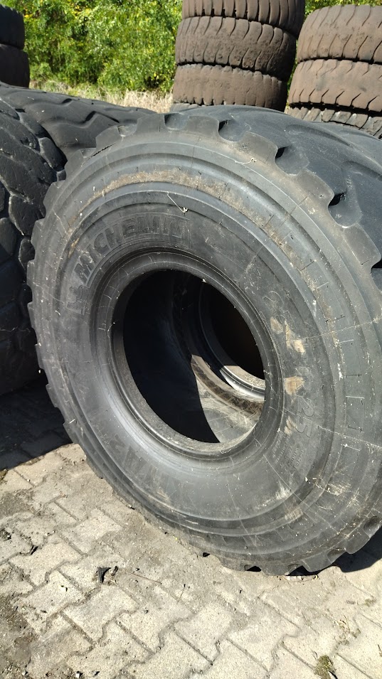 23,5 R25 Michelin XHA2 195 A2 Használt