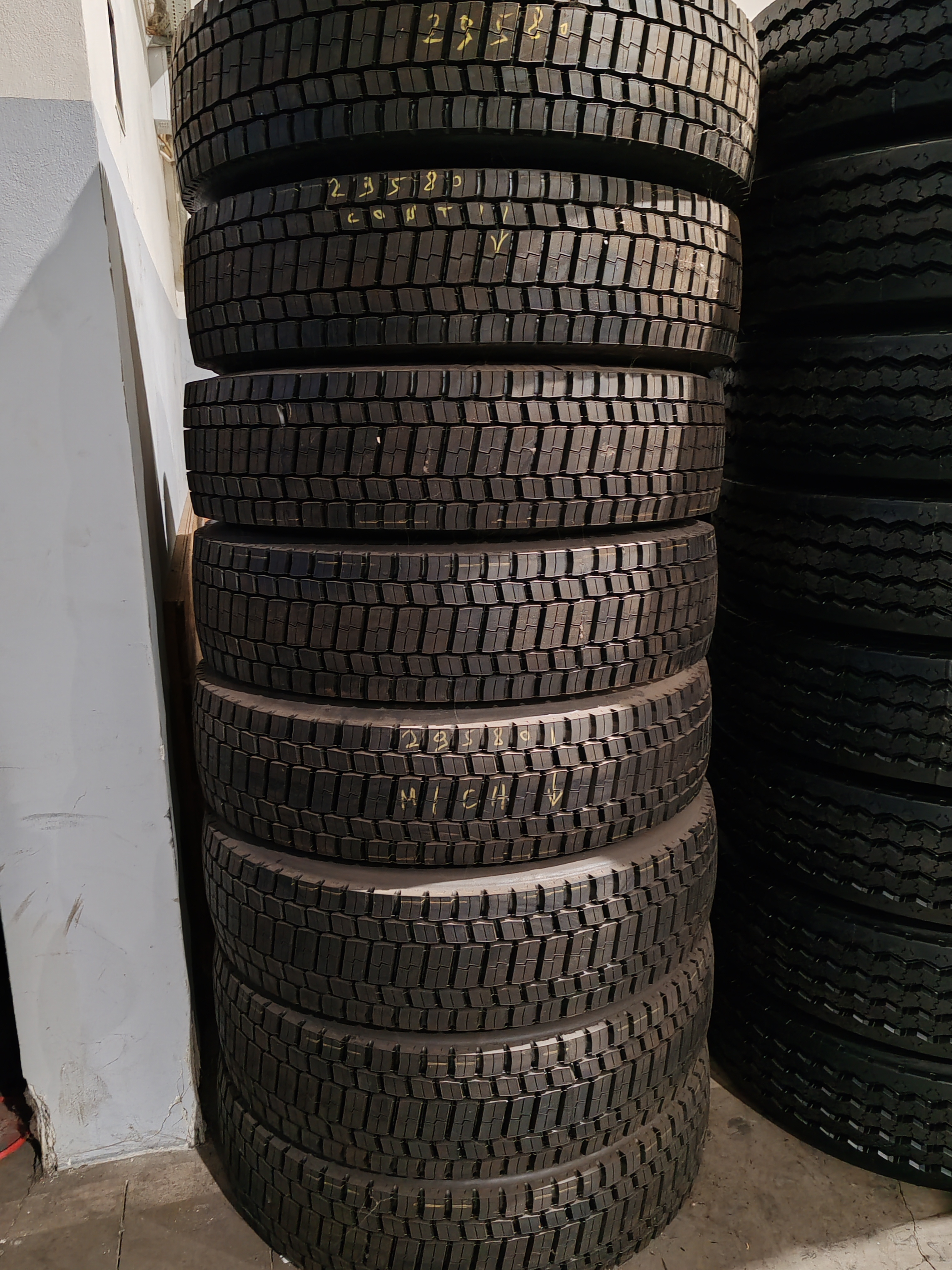 295/80 R22,5 PBD12 Hoffmann Futózott Gumiabroncs